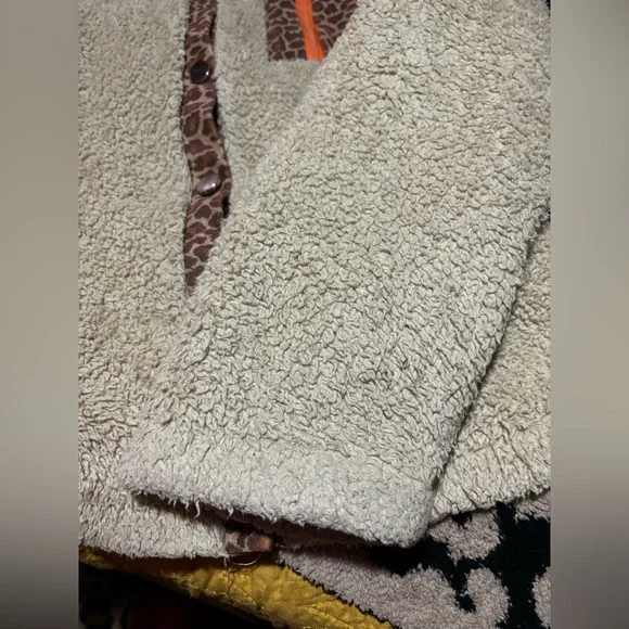 teddy button down jacket with leopard accents✨ - Picture 6 of 8